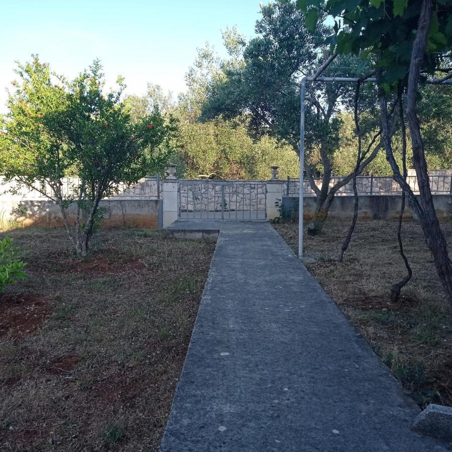 My Mediterranean Villa With Huge Garden And Own Parking لومباردا المظهر الخارجي الصورة
