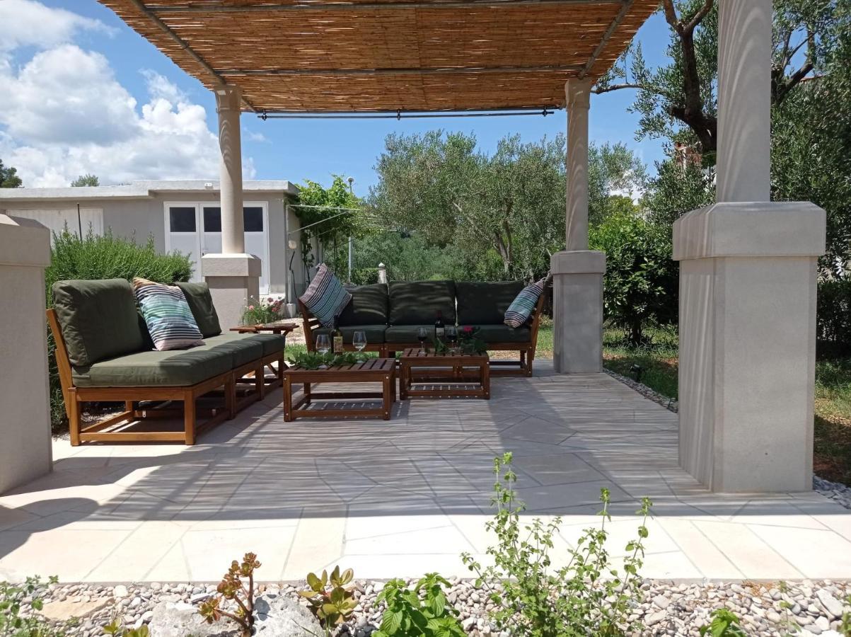 My Mediterranean Villa With Huge Garden And Own Parking لومباردا المظهر الخارجي الصورة